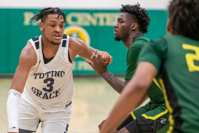 Photo by Earl Ebensteiner